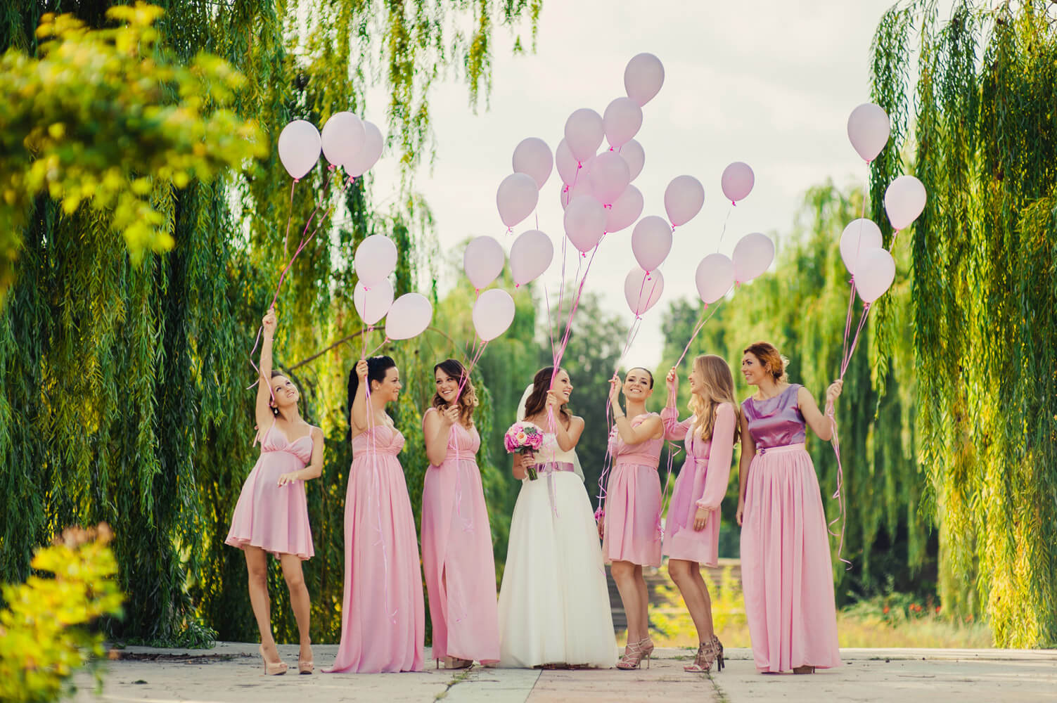 7 Photos With Your Bridesmaids That You Absolutely Need