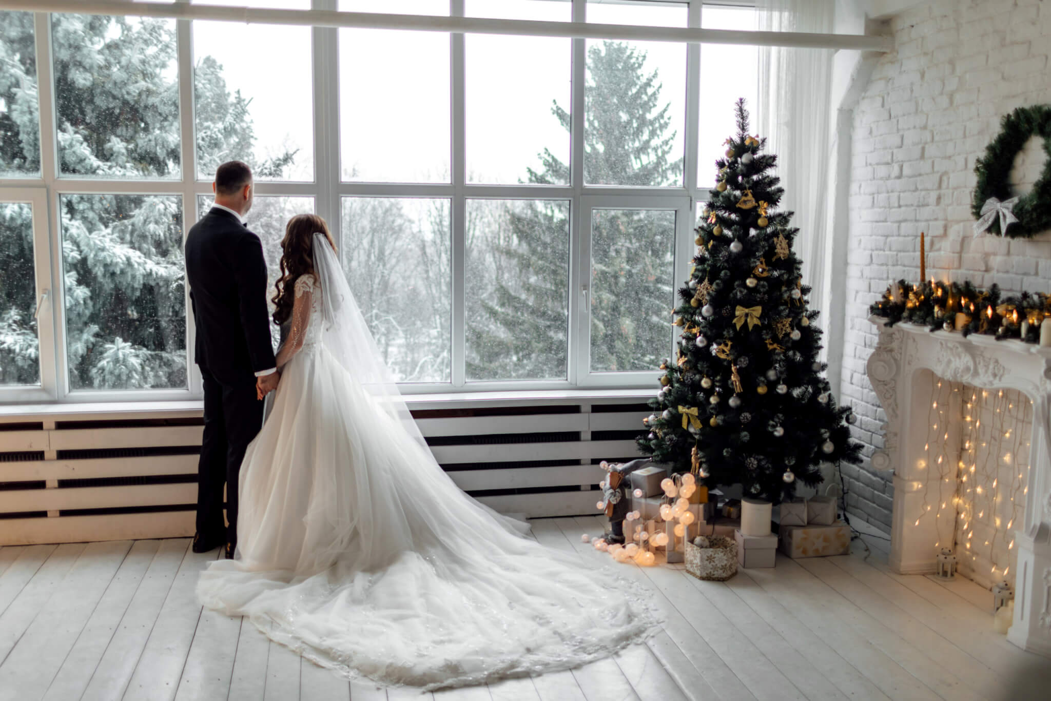 The Pros and Cons of Holiday Weddings