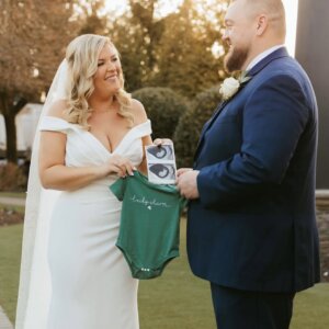 Should You Postpone Your Wedding if You’re Pregnant?