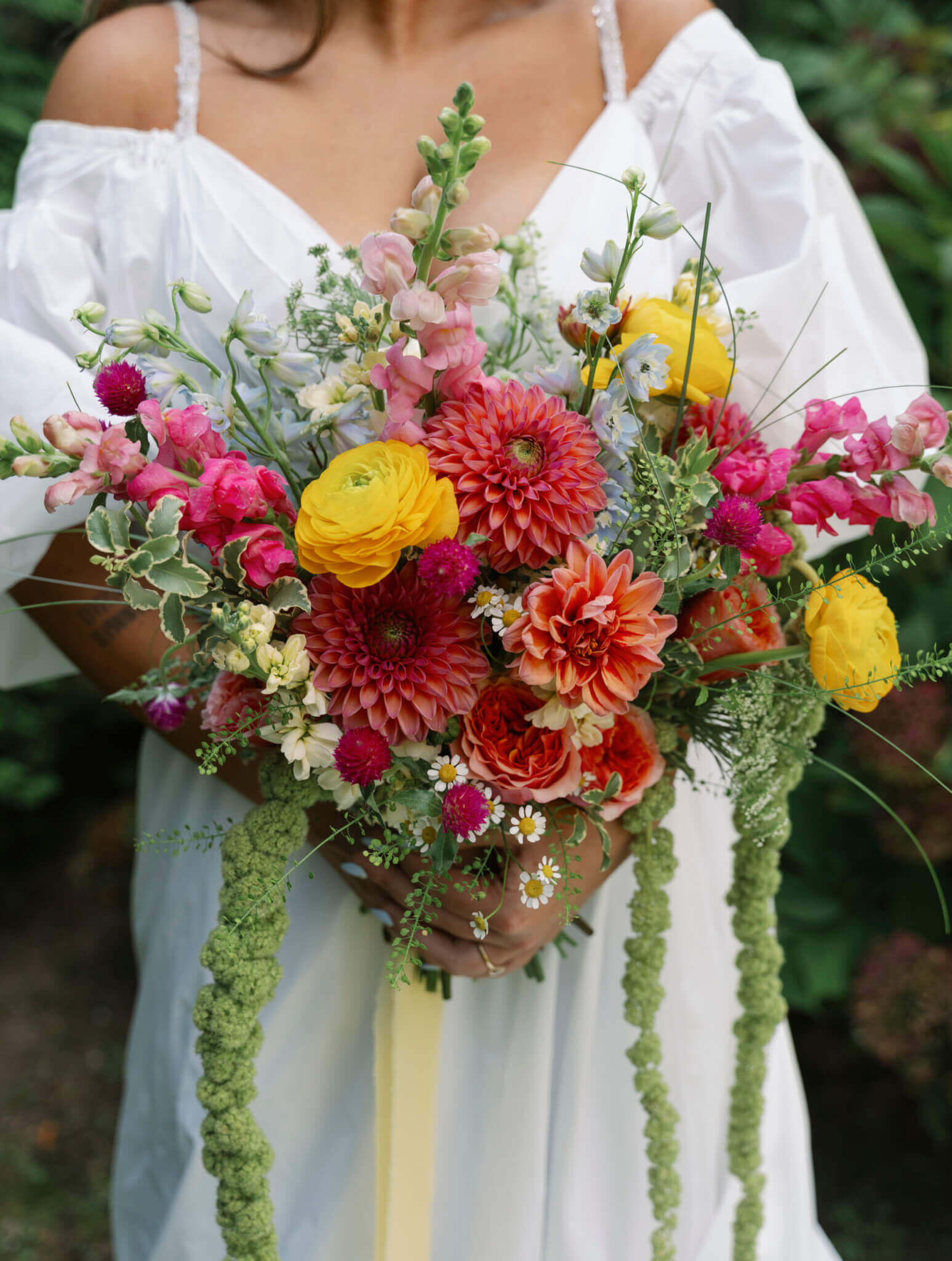 What to Expect When Hiring a Long Island Florist for Your Wedding